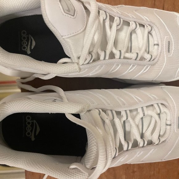 all white air max plus